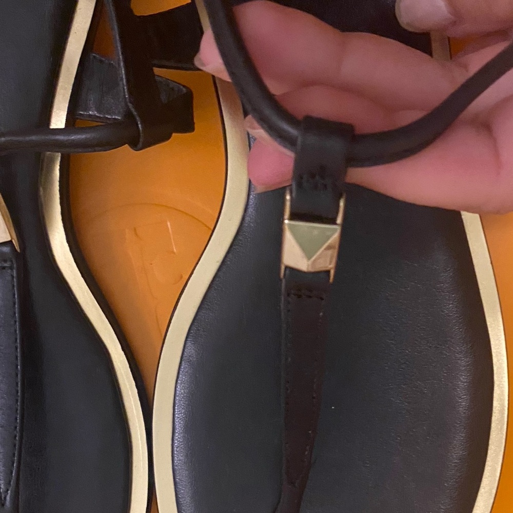 Michael Kors Fanning thong sandal